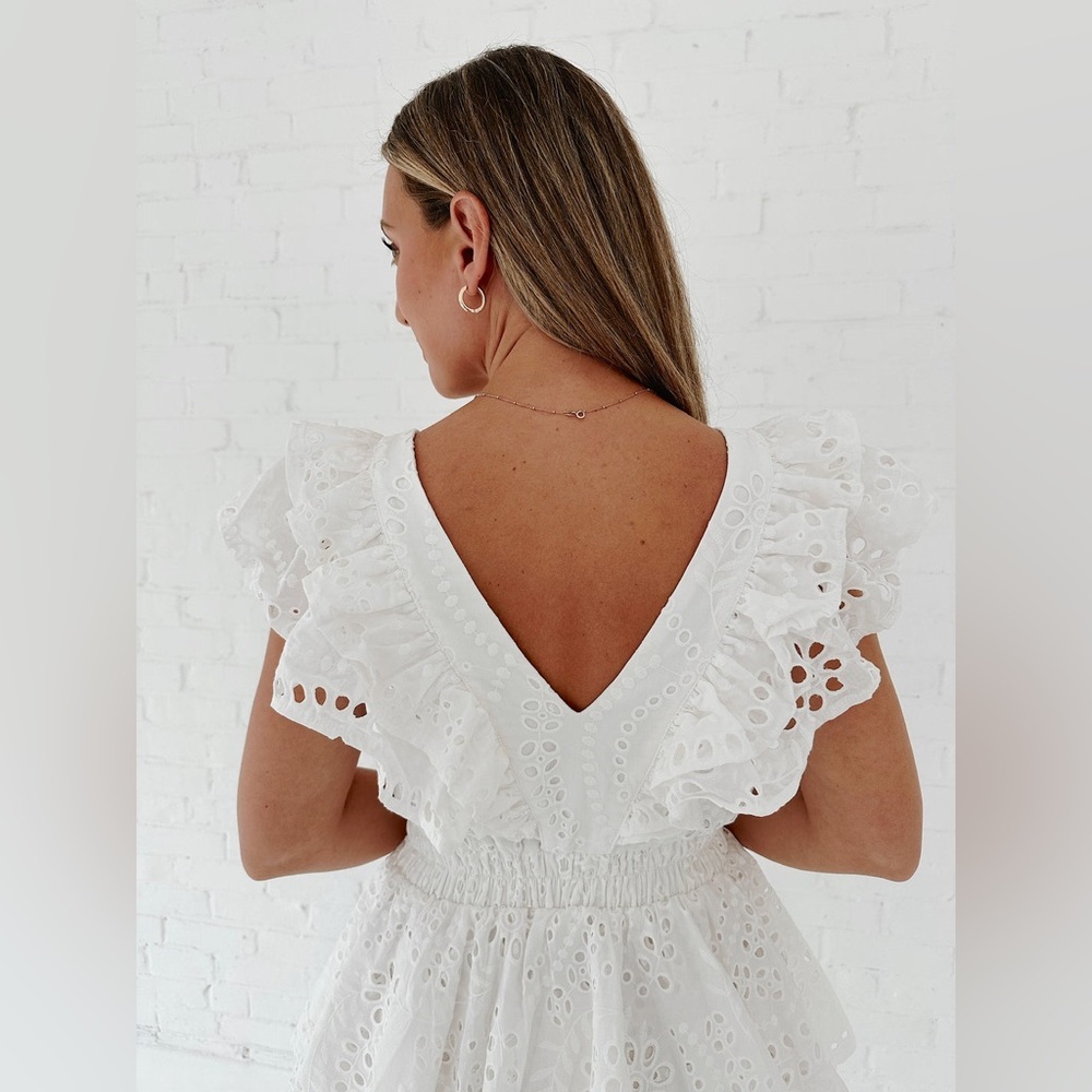 NWT Line & Dot Revolve Gaia Eyelet Teired Ruffle Romper Large - Picture 9 of 15